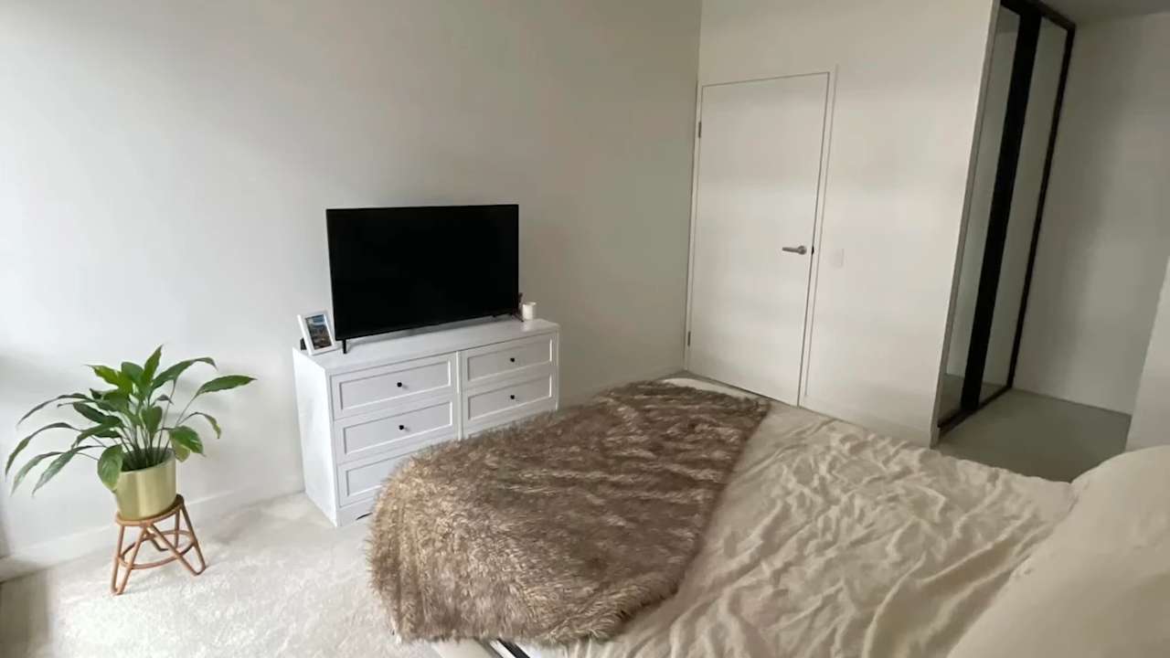 Unfurnished room with own bathroom