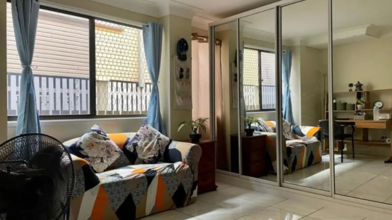 Furnished room in a share house
