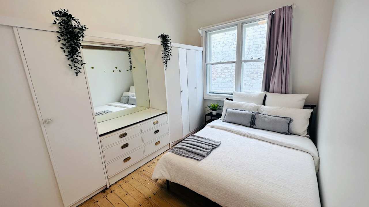 Furnished room in a flatshare