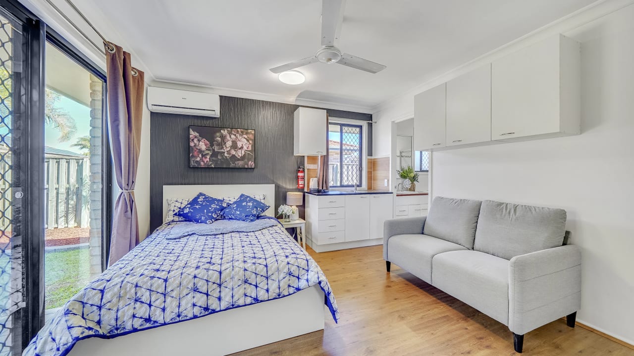 Furnished room with own bathroom