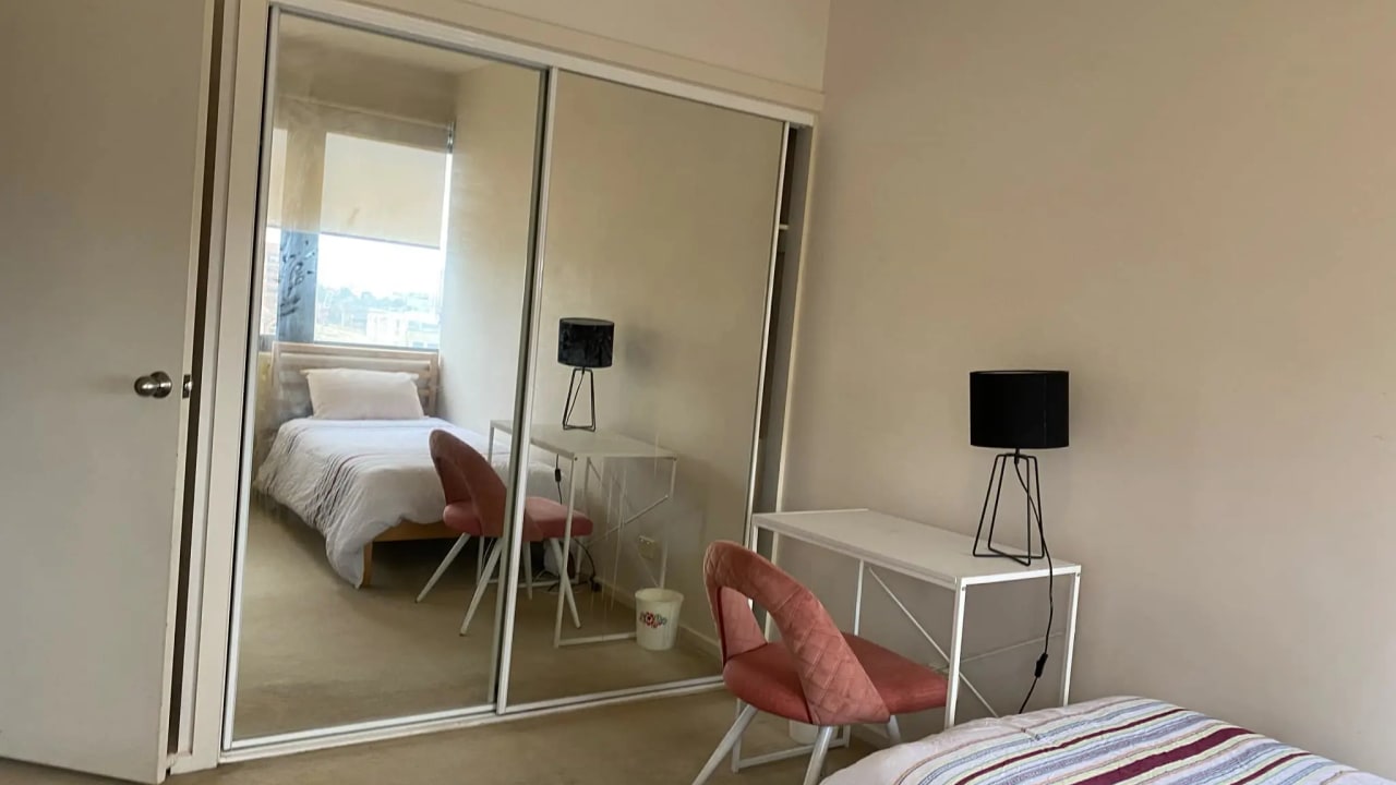 Furnished room in a flatshare