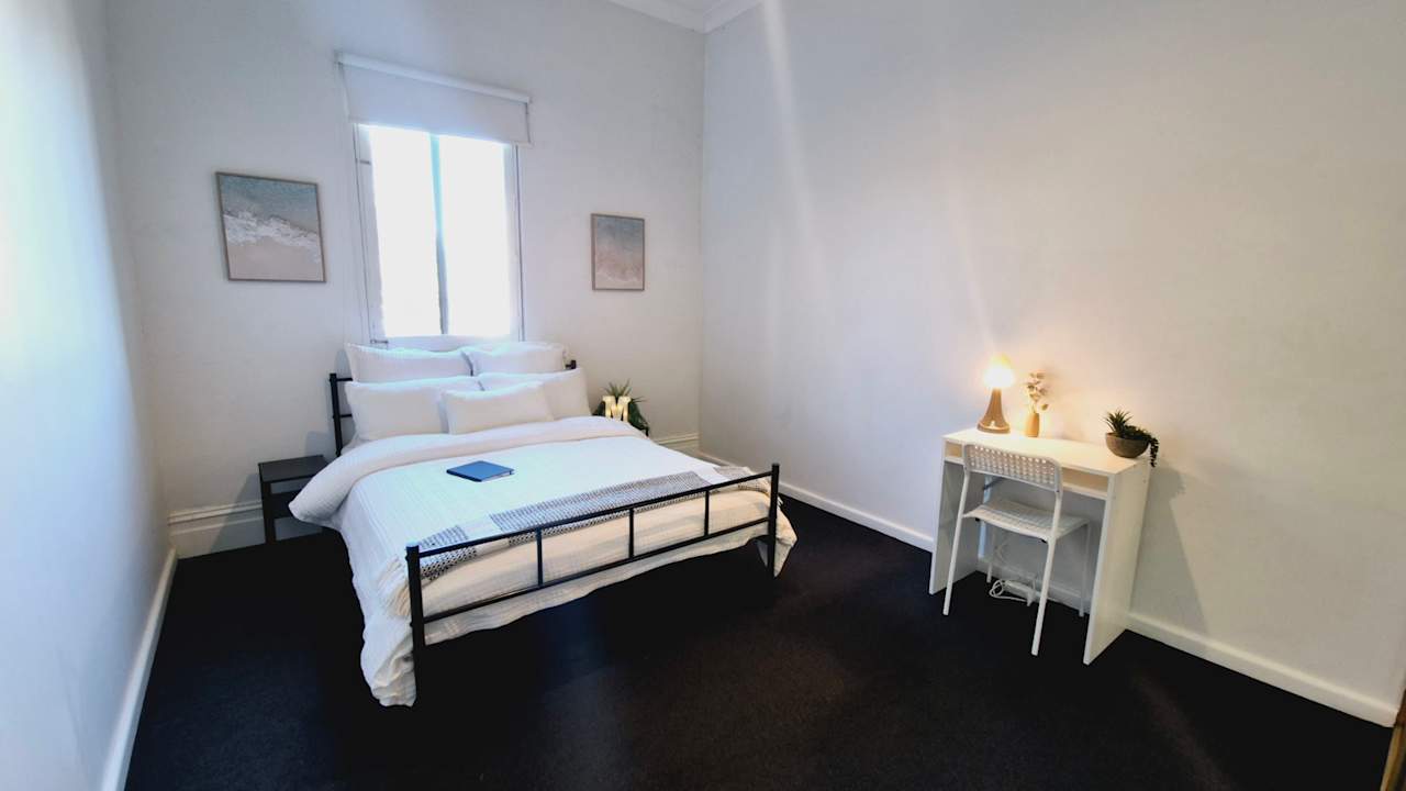 Furnished room in a flatshare