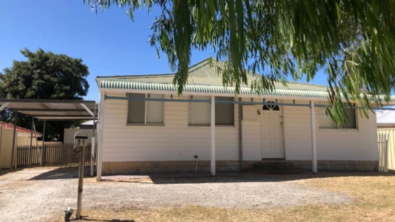 Whole property with 4 rooms for rent