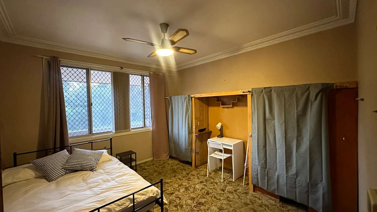 Furnished room in a share house