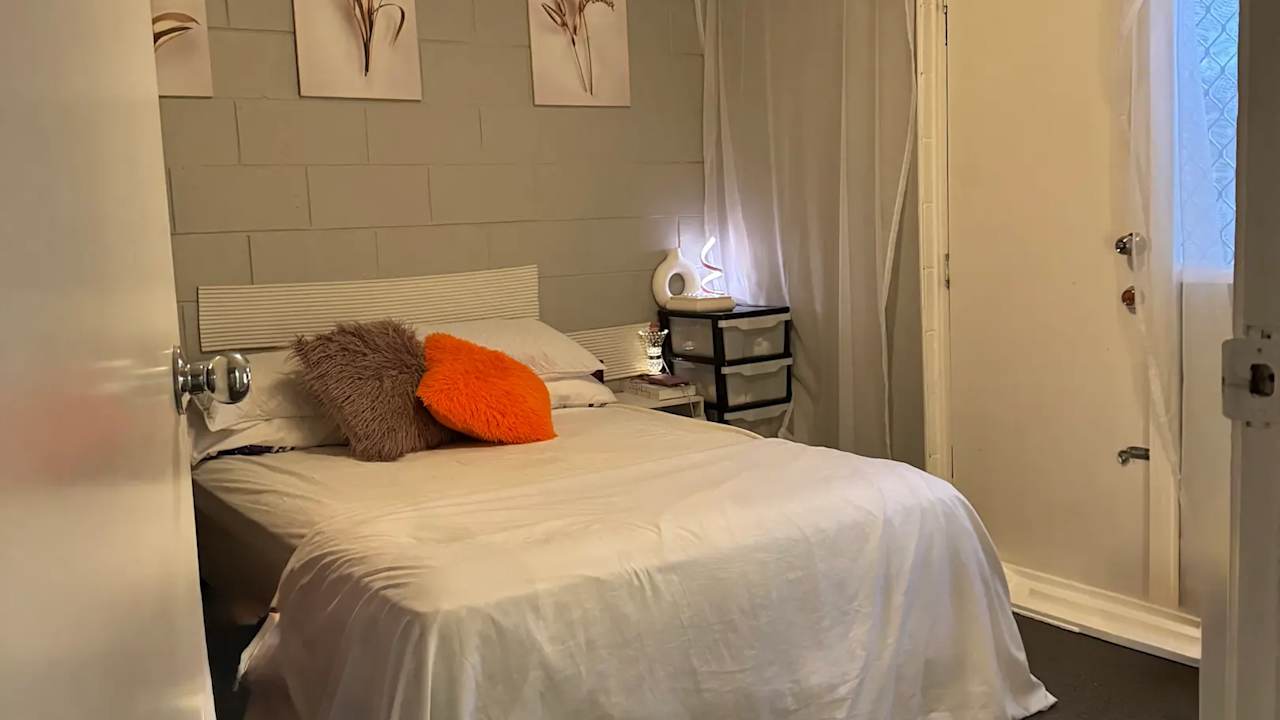 Unfurnished room in a flatshare