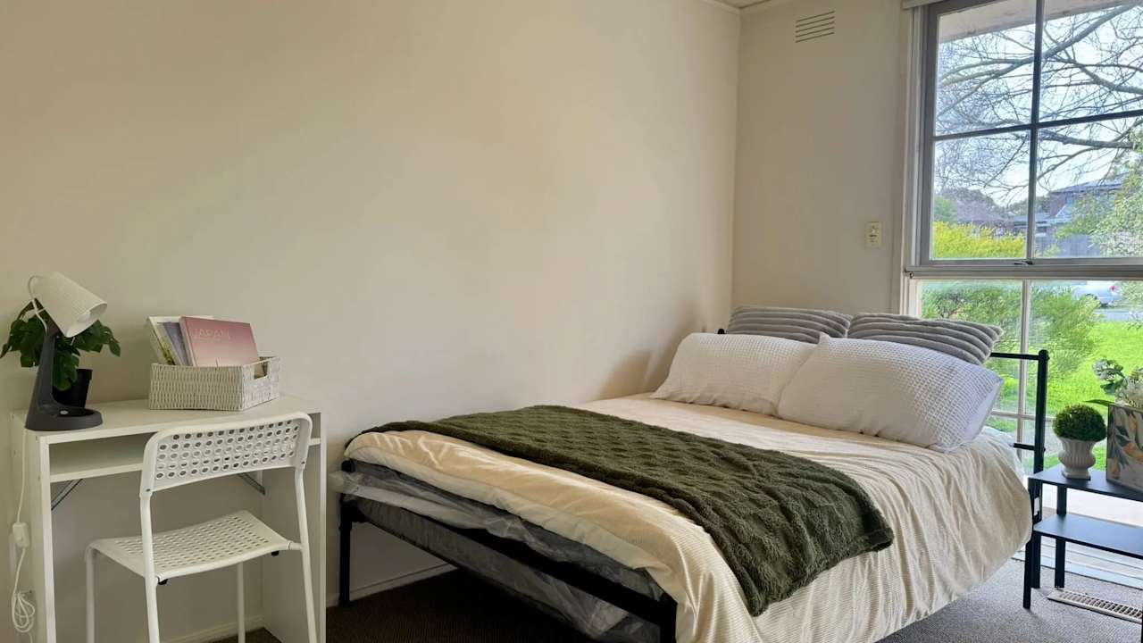 Furnished room in a flatshare