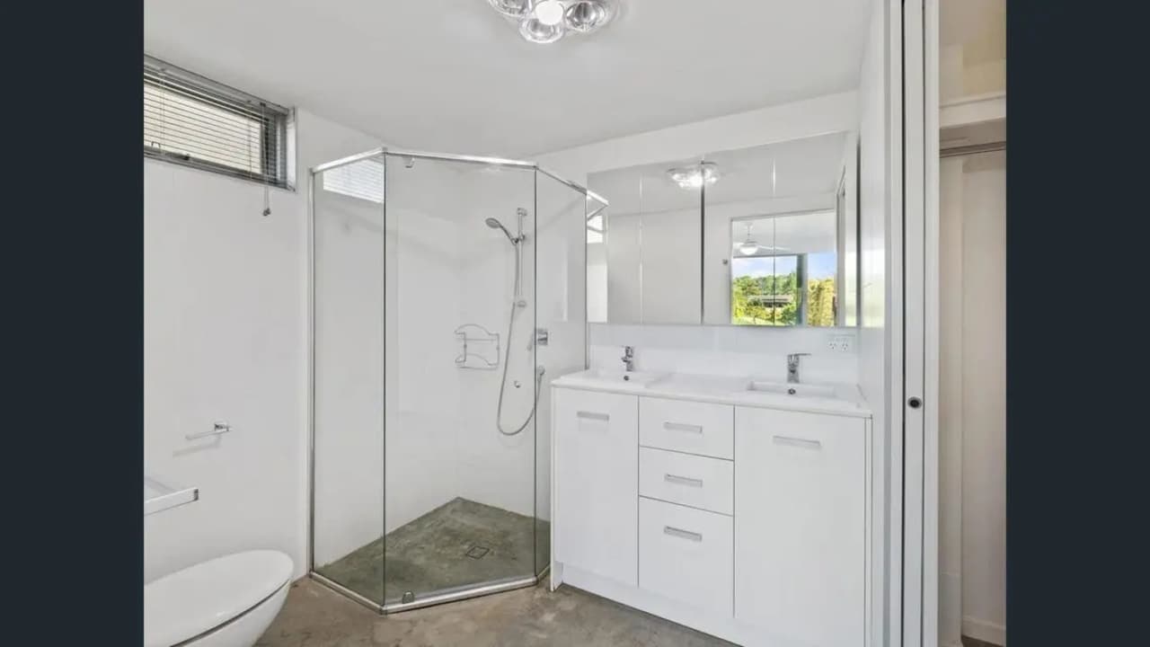 Unfurnished room with ensuite in a flatshare