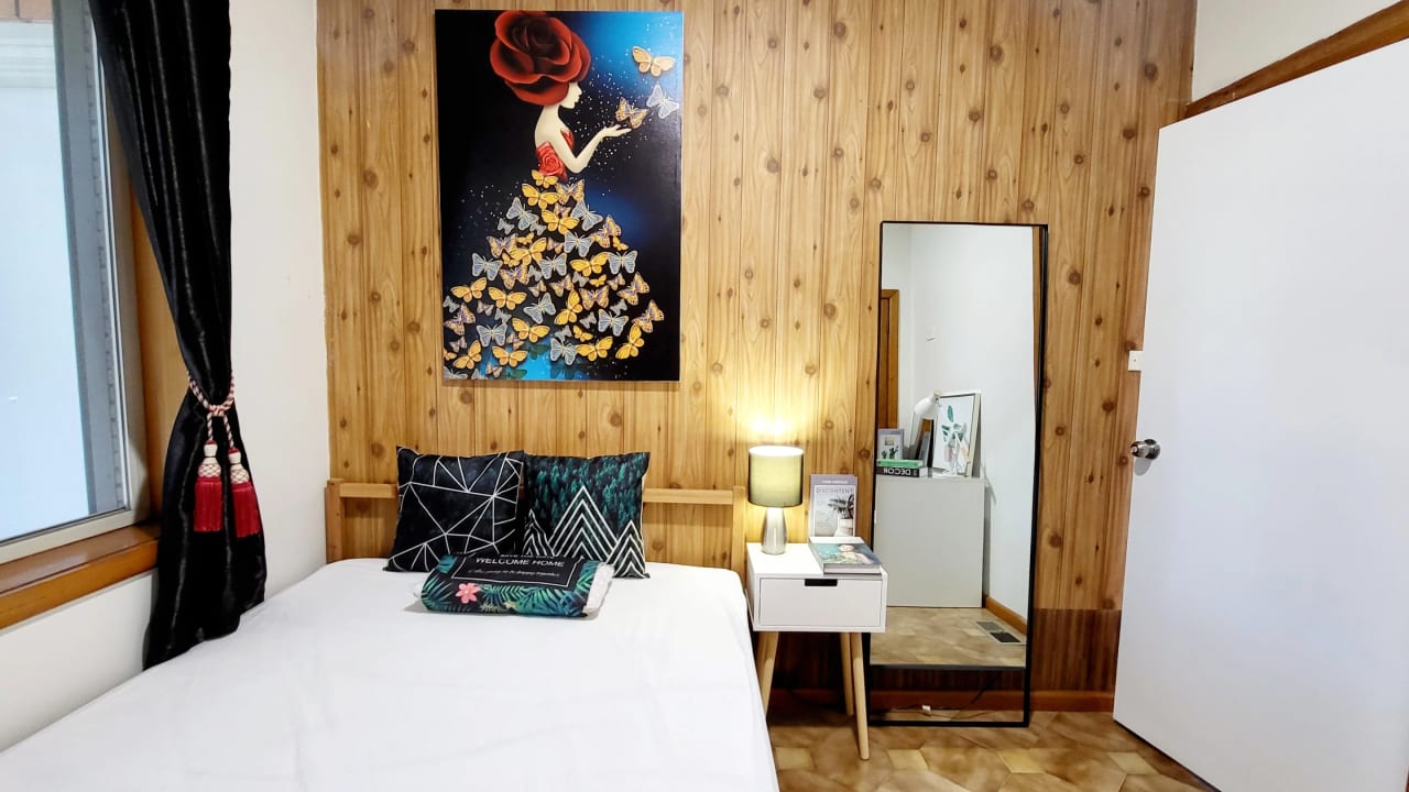 Furnished room in a share house