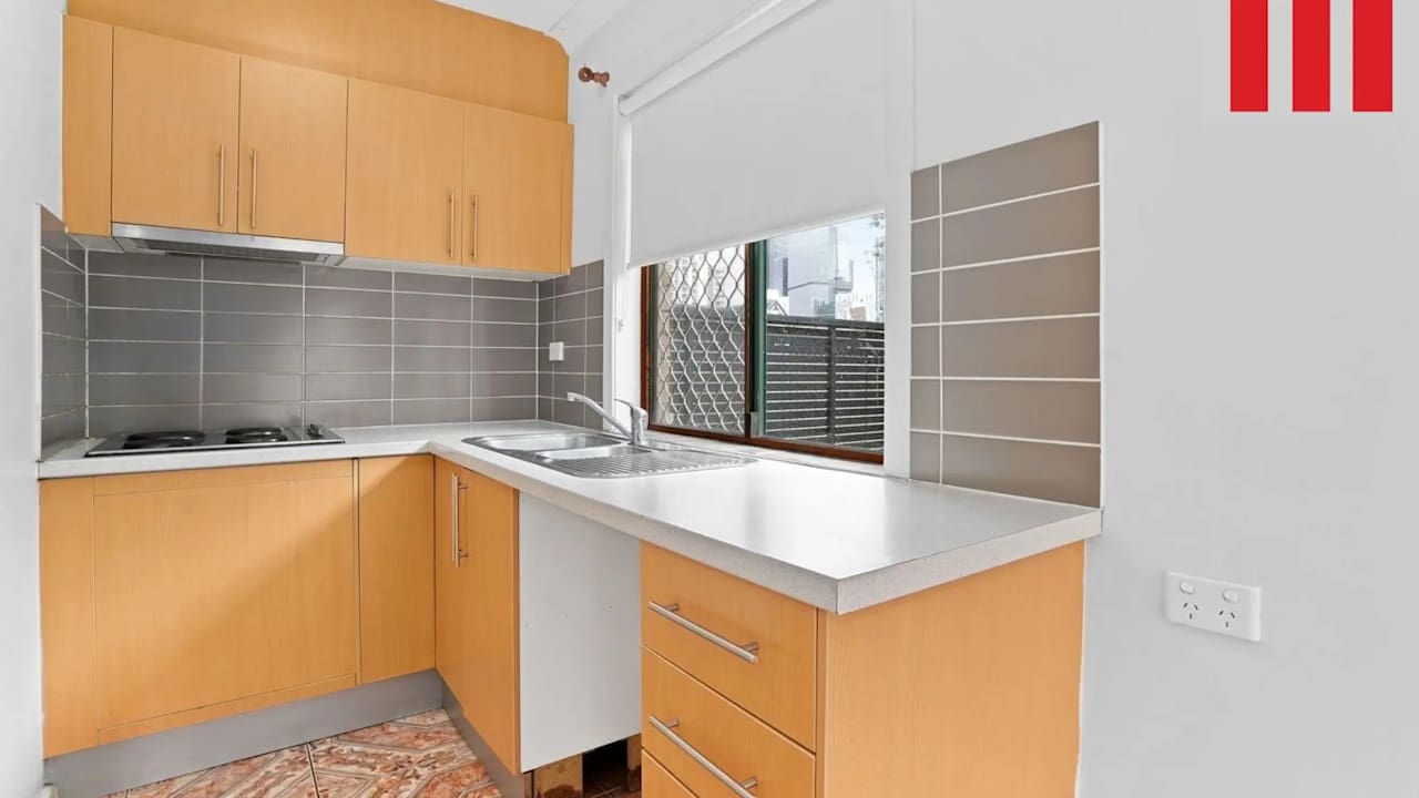 Unfurnished room studio flat for rent