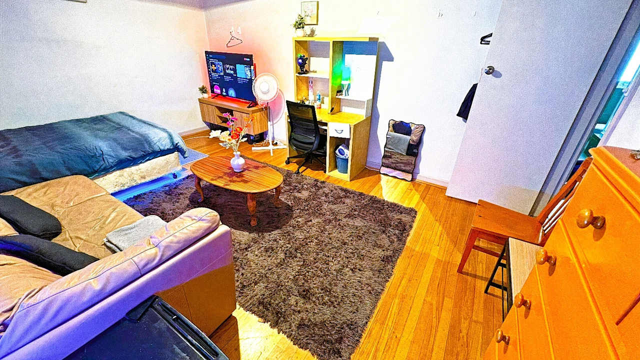 Furnished room in a flatshare