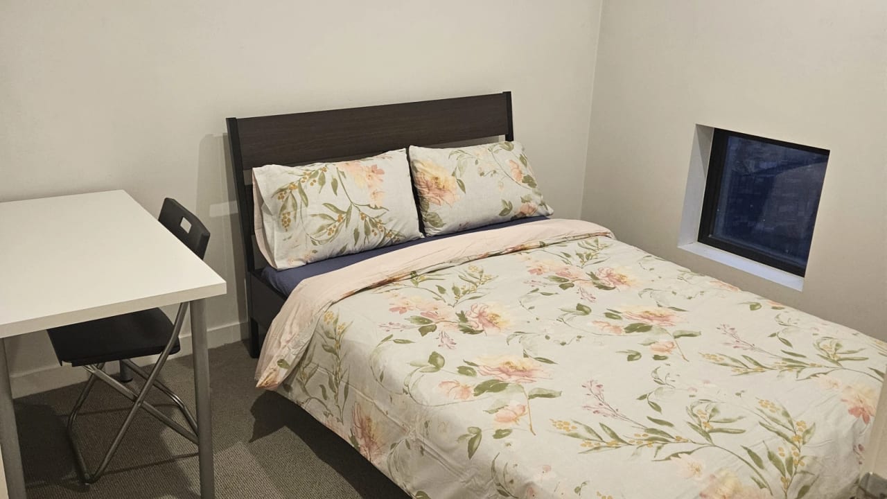 Furnished room in a flatshare