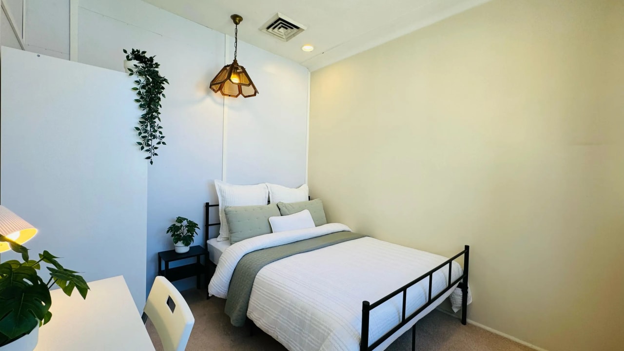 Furnished room in a share house