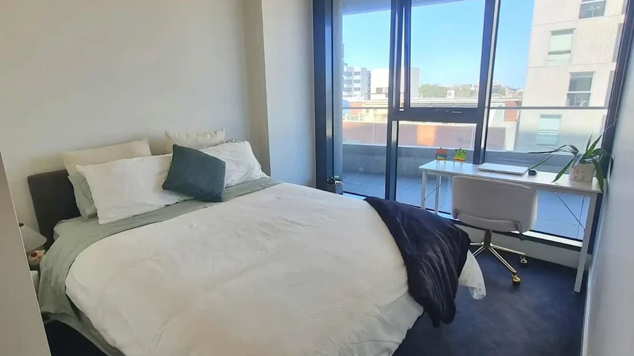 Unfurnished room with ensuite in a flatshare