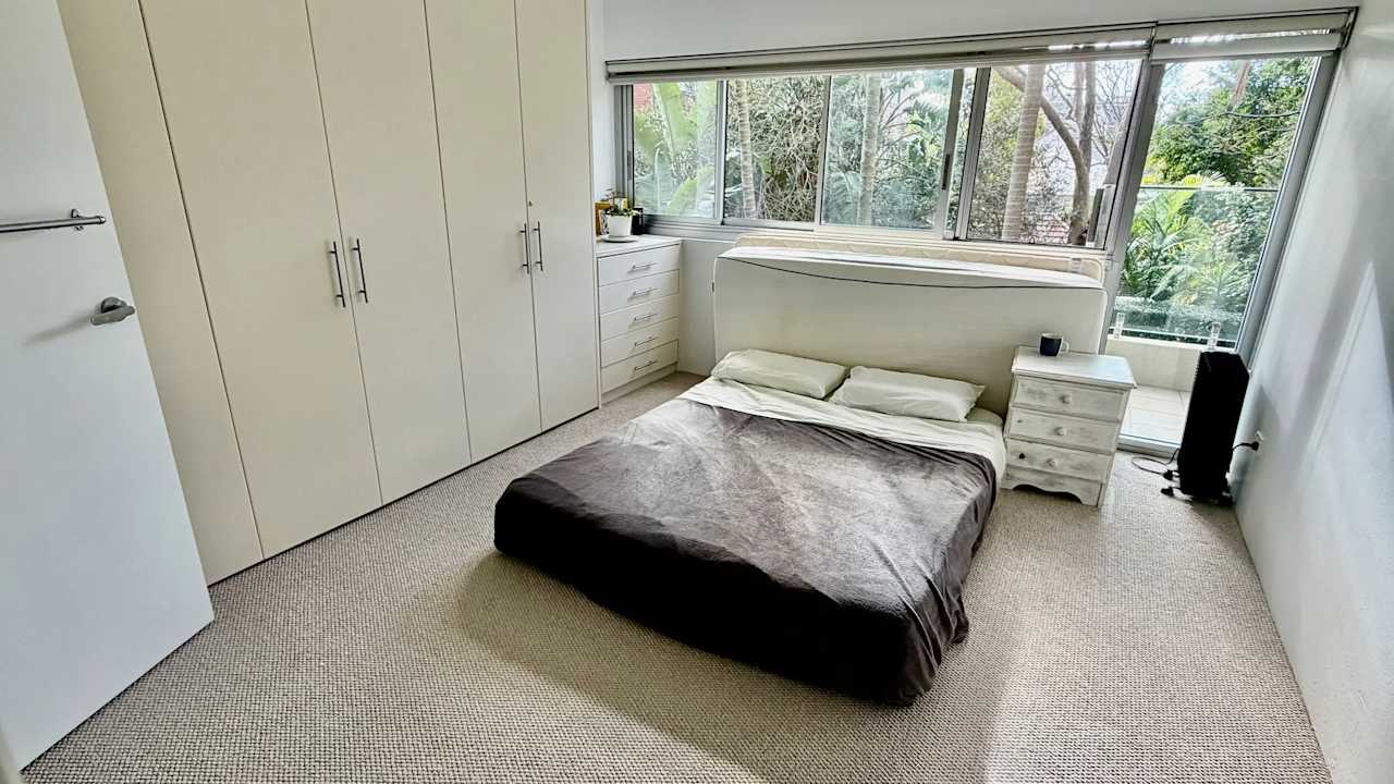 Furnished room with ensuite in a flatshare