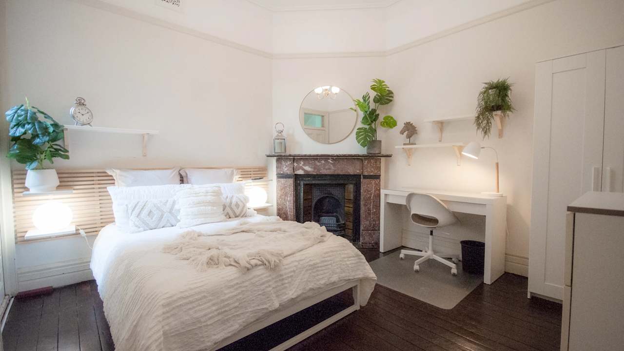 Furnished room in a share house