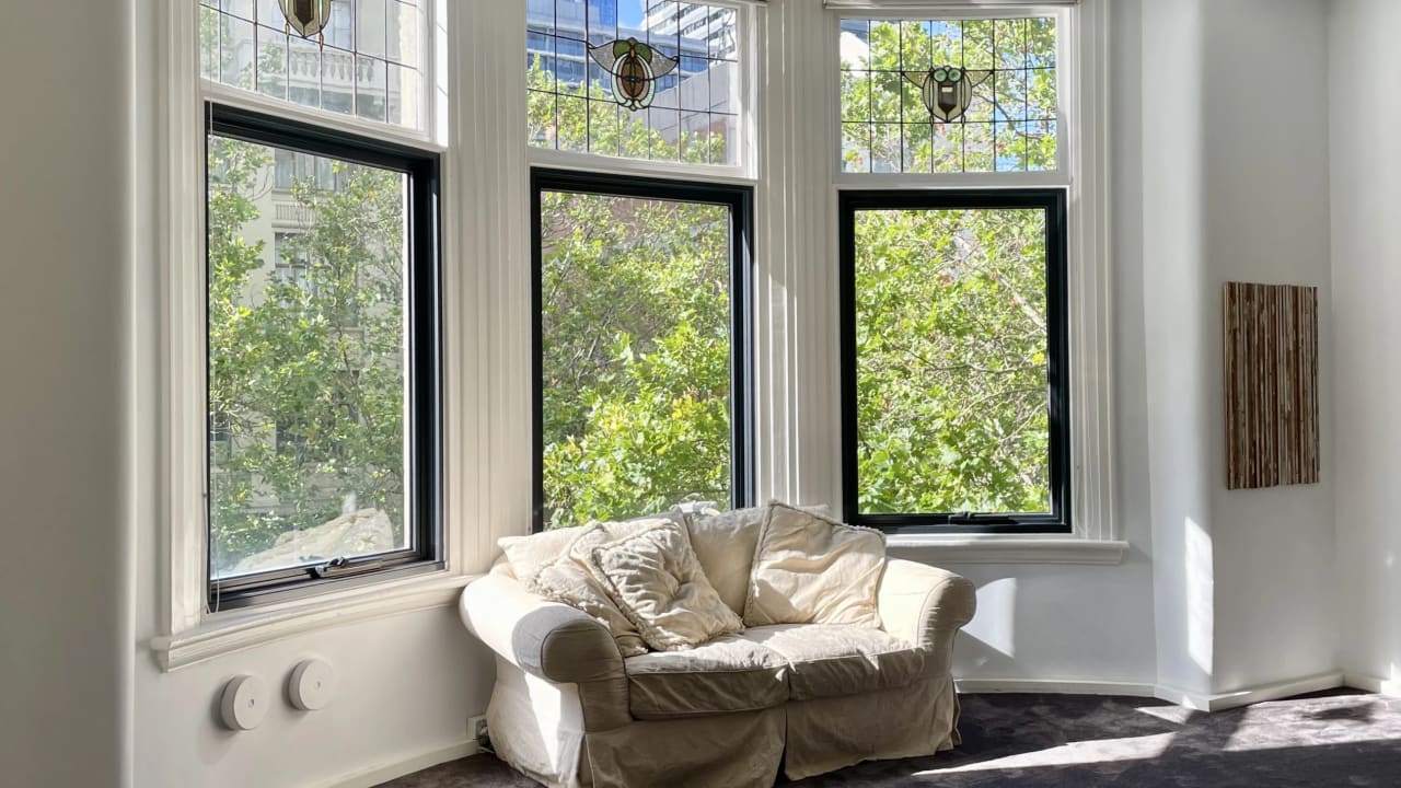 Unfurnished room studio flat for rent