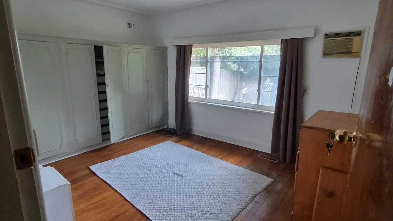 Room in a share house
