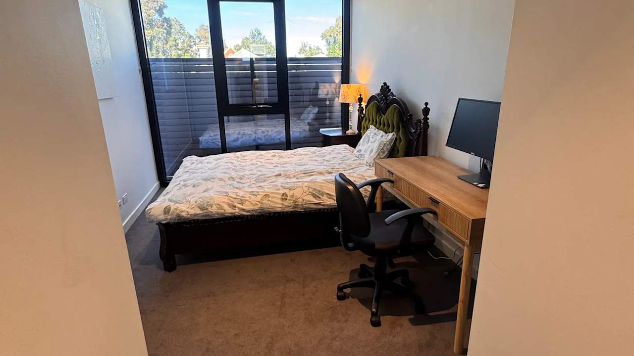 Furnished room with ensuite in a flatshare