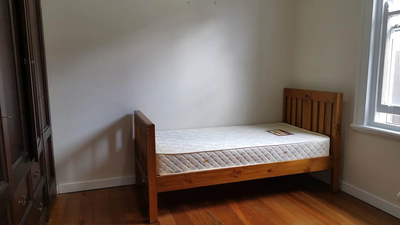 Room in a share house