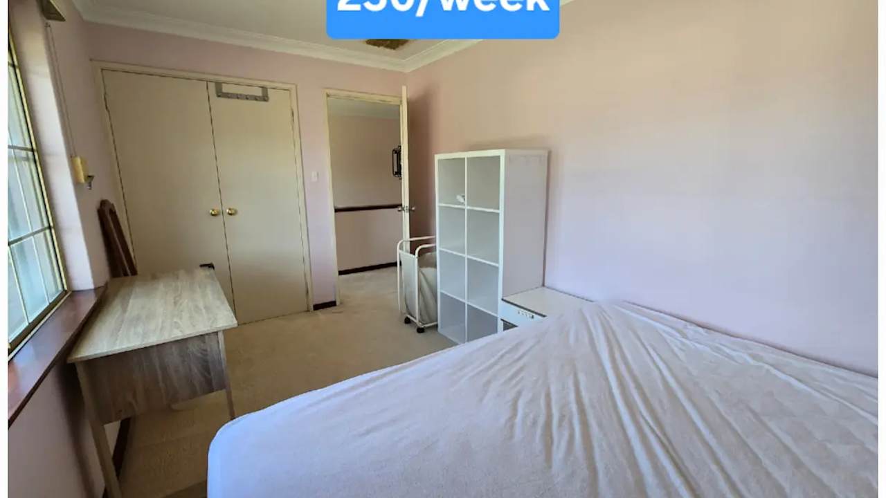 Furnished room in a share house