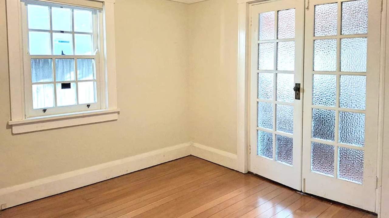 Room in a share house