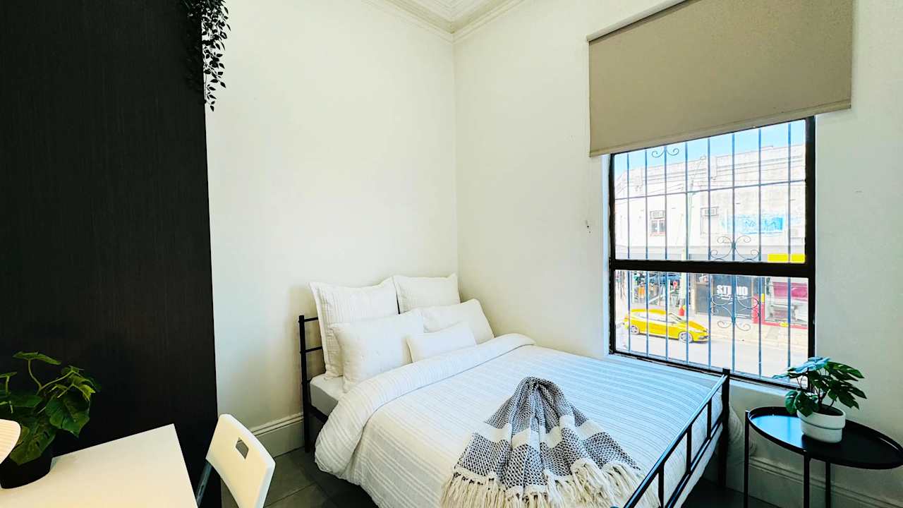 Furnished room in a flatshare