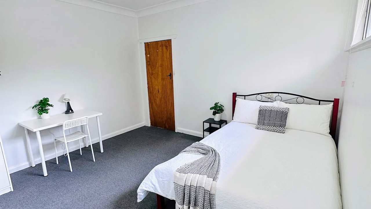 Furnished room in a flatshare