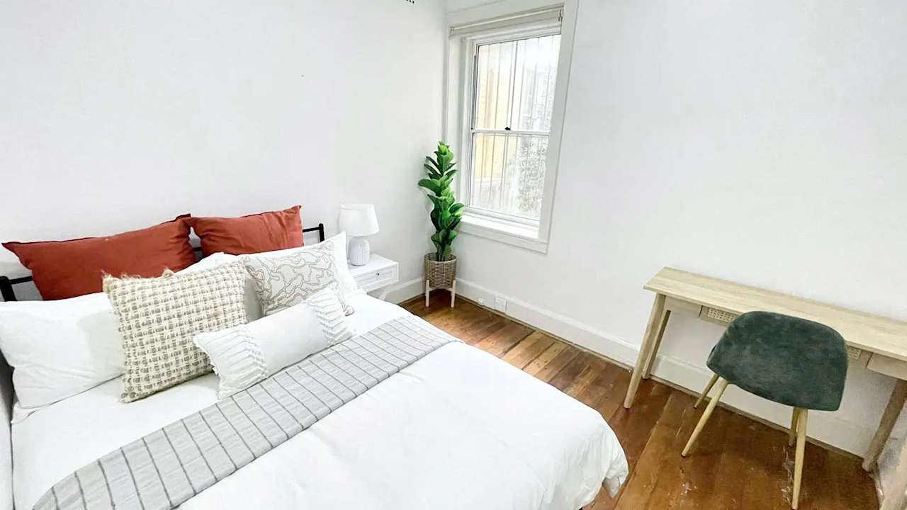 Room in a share house