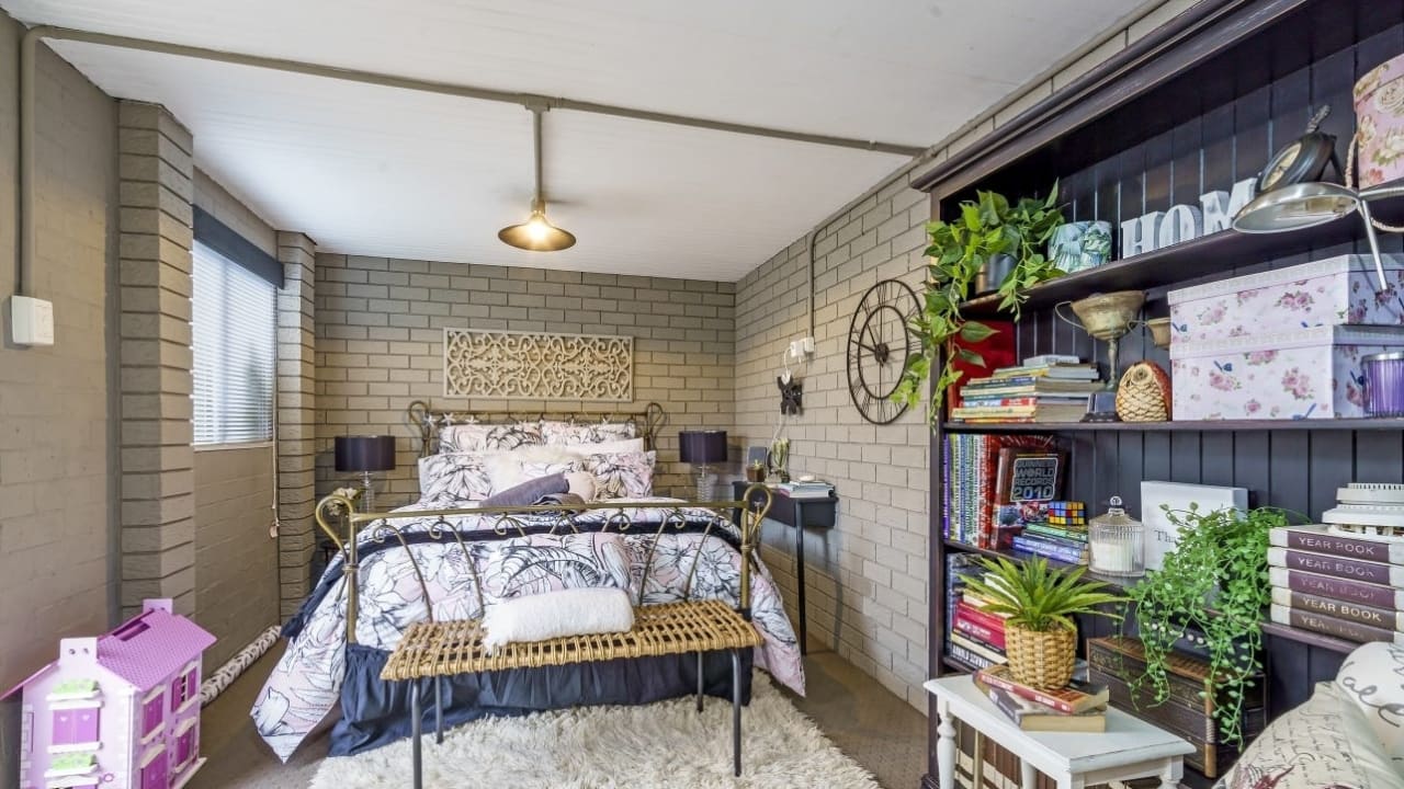 Furnished room in a share house