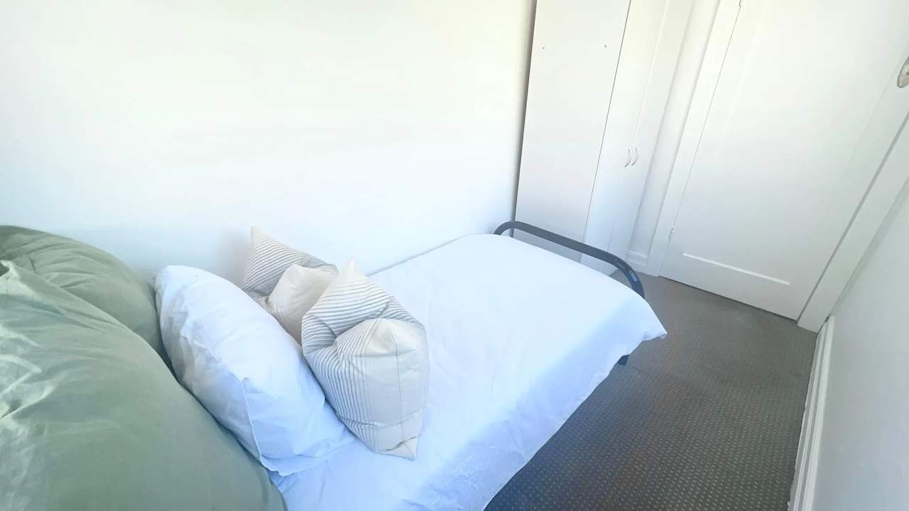 Room in a share house