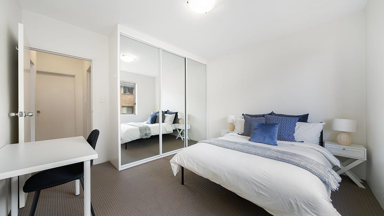 Room in a share house