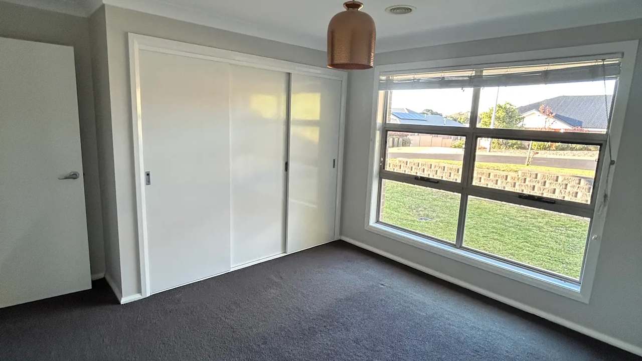 Unfurnished room with own bathroom