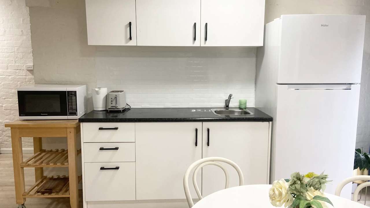 Whole property with 1 room for rent
