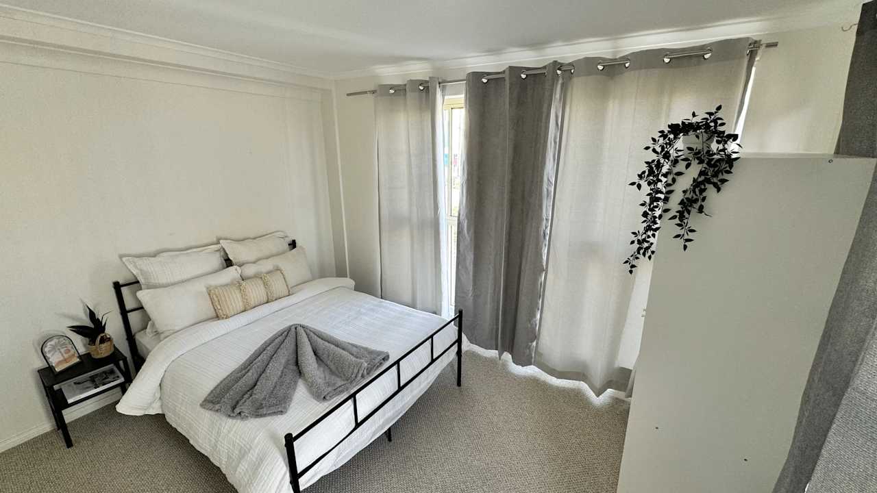 Furnished room in a flatshare