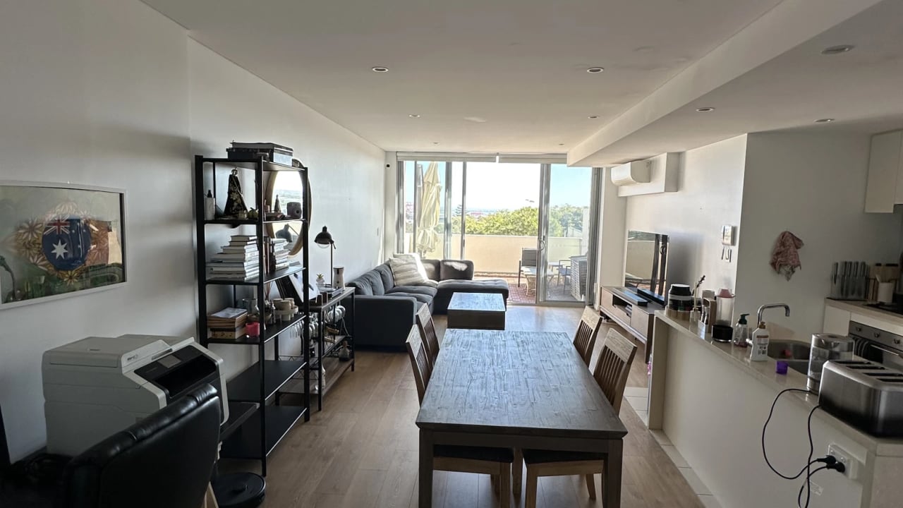 Unfurnished room in a flatshare