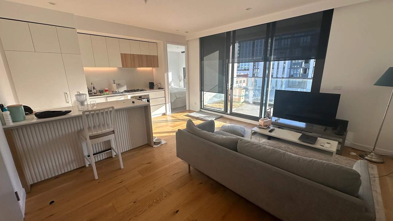 Furnished room with ensuite in a flatshare