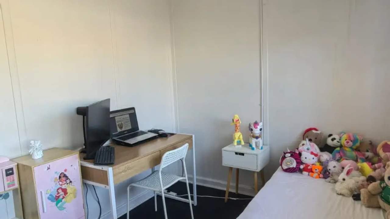 Furnished room in a share house