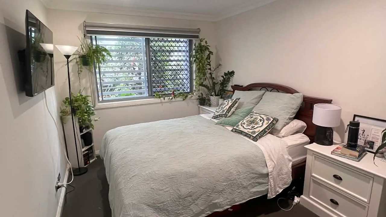 Unfurnished room with ensuite in a flatshare