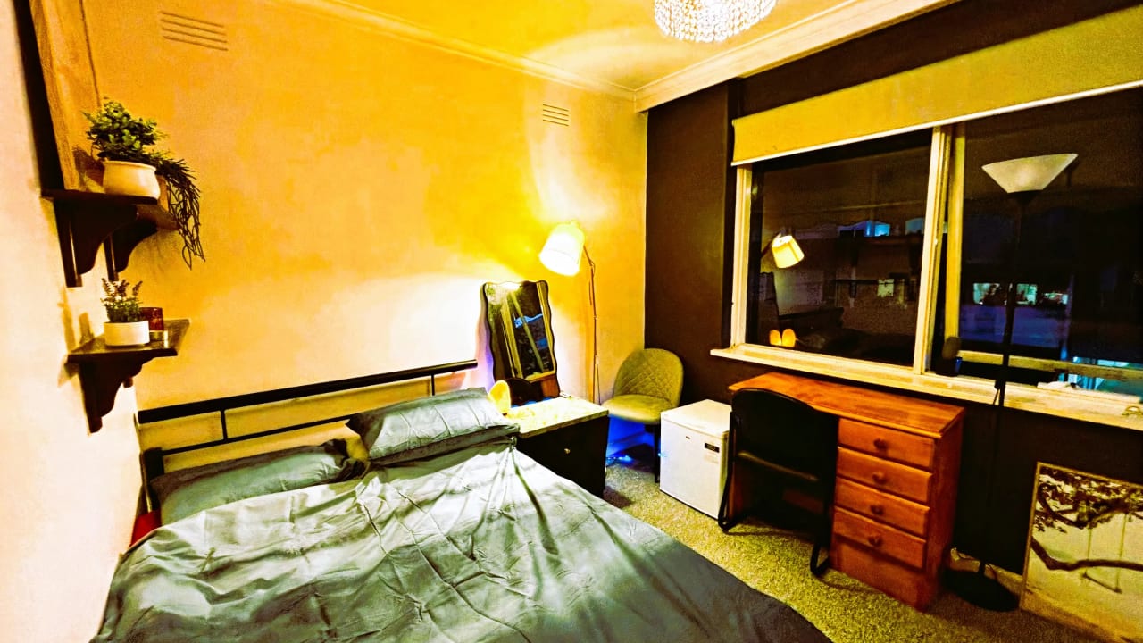 Furnished room in a flatshare