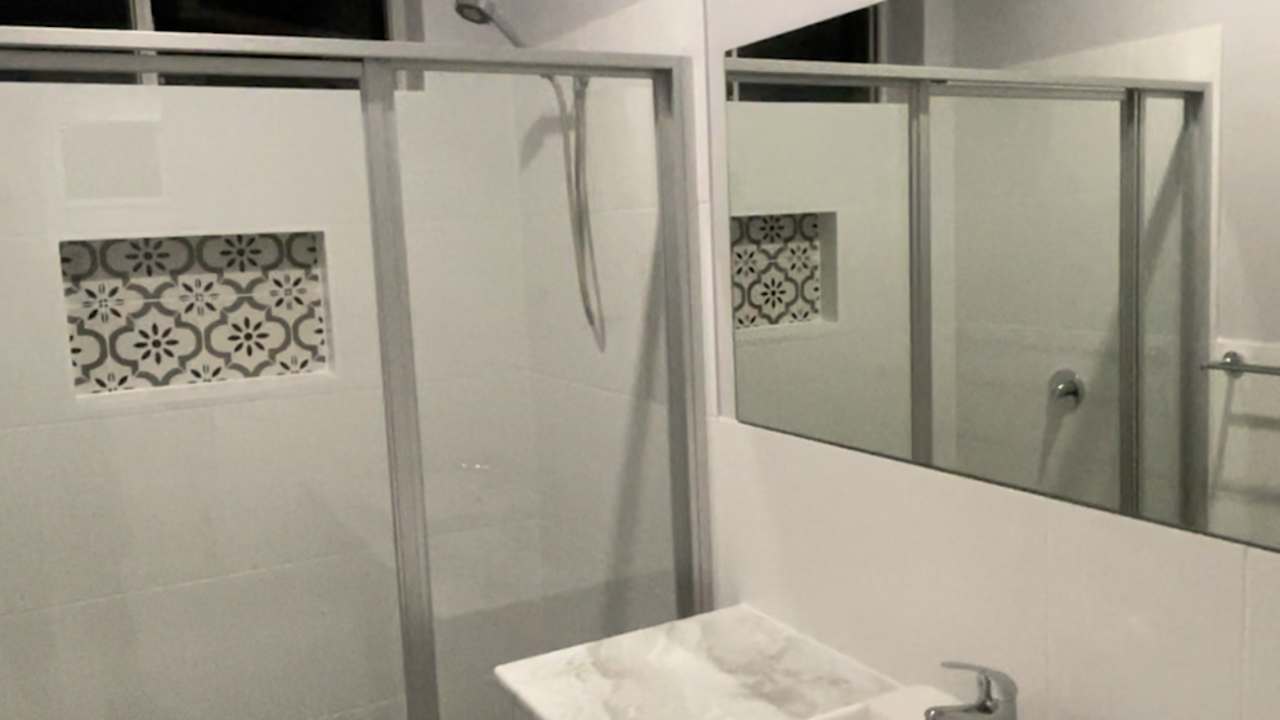 Whole property with 2 rooms for rent