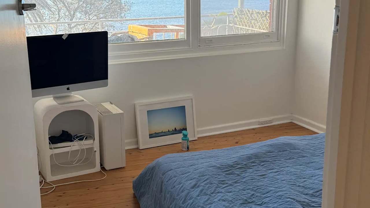 Unfurnished room in a flatshare