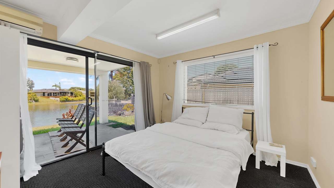 Furnished room in a share house