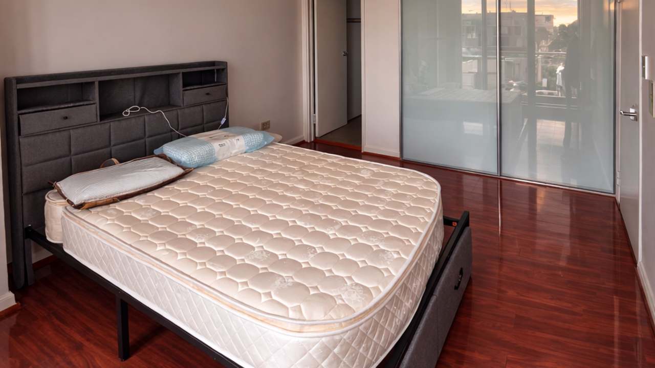 Furnished room with ensuite in a flatshare