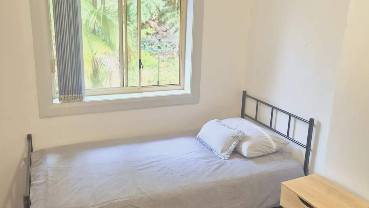 Furnished room with ensuite in a flatshare