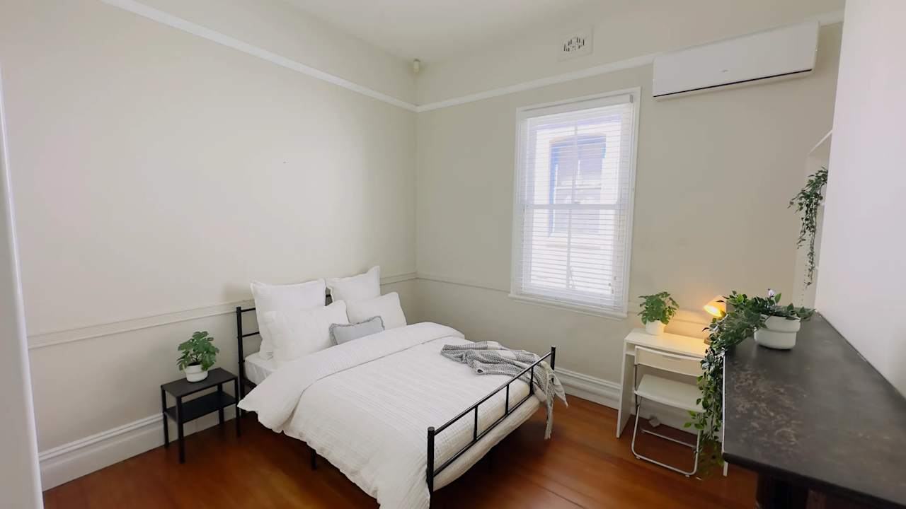 Furnished room in a flatshare