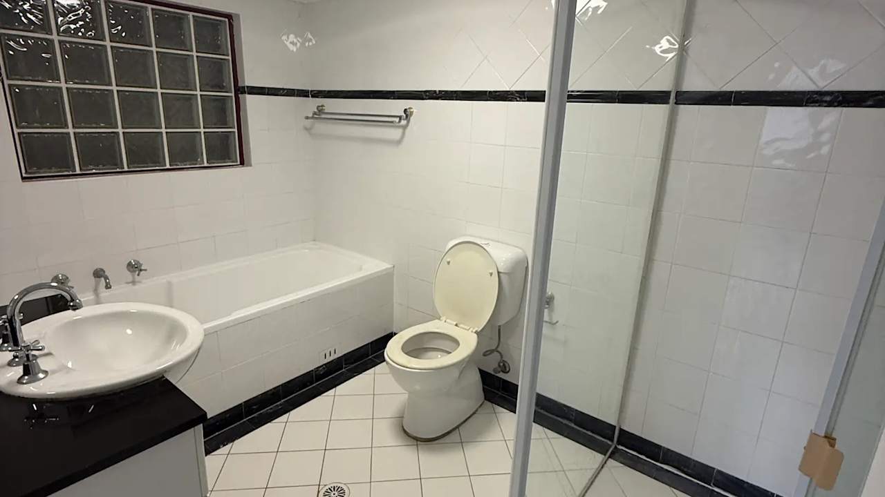 Furnished room with ensuite in a flatshare