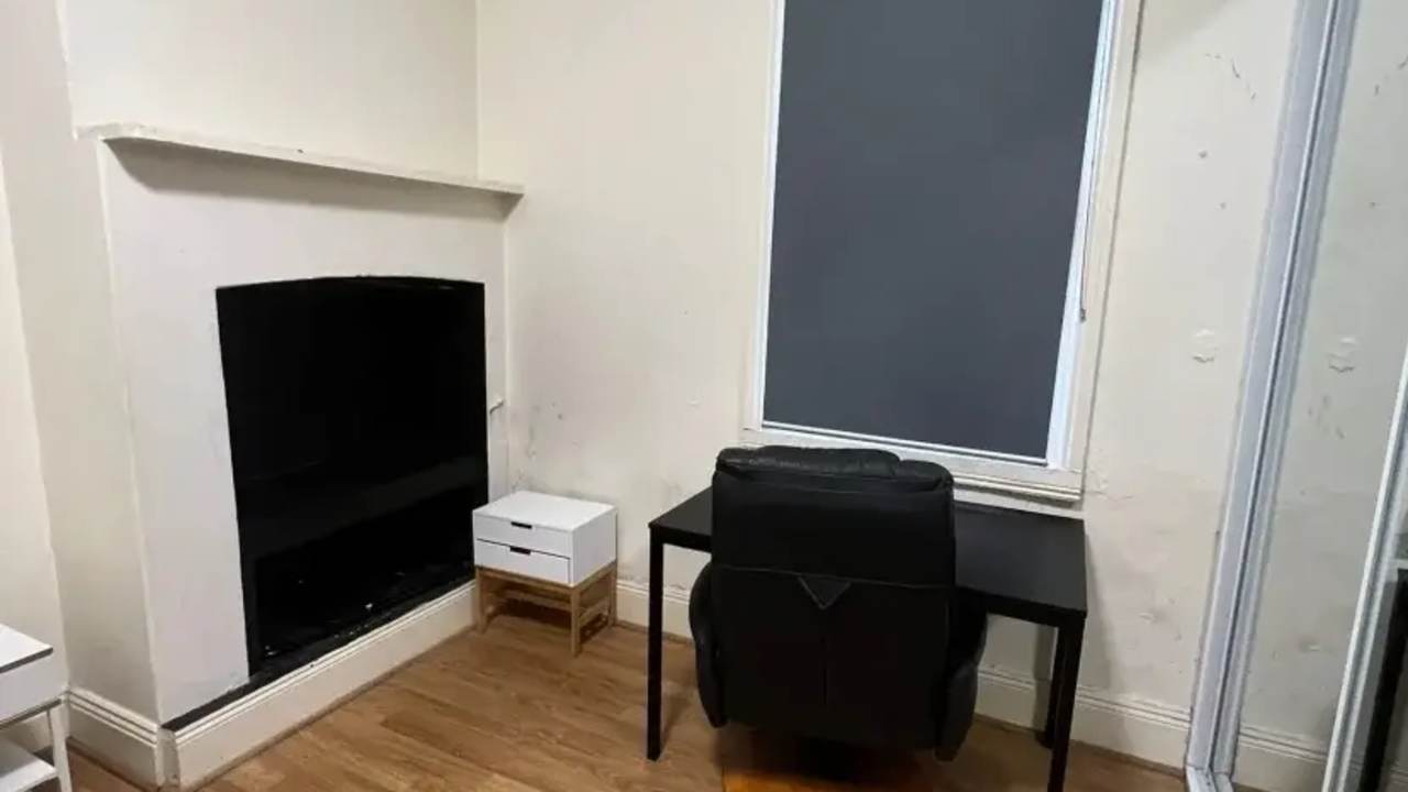 Furnished room in a share house