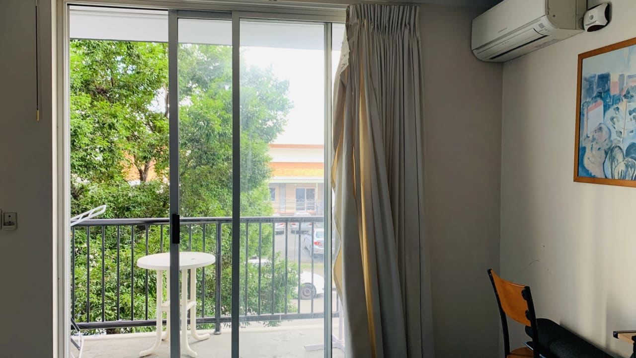 Furnished room with ensuite in a flatshare