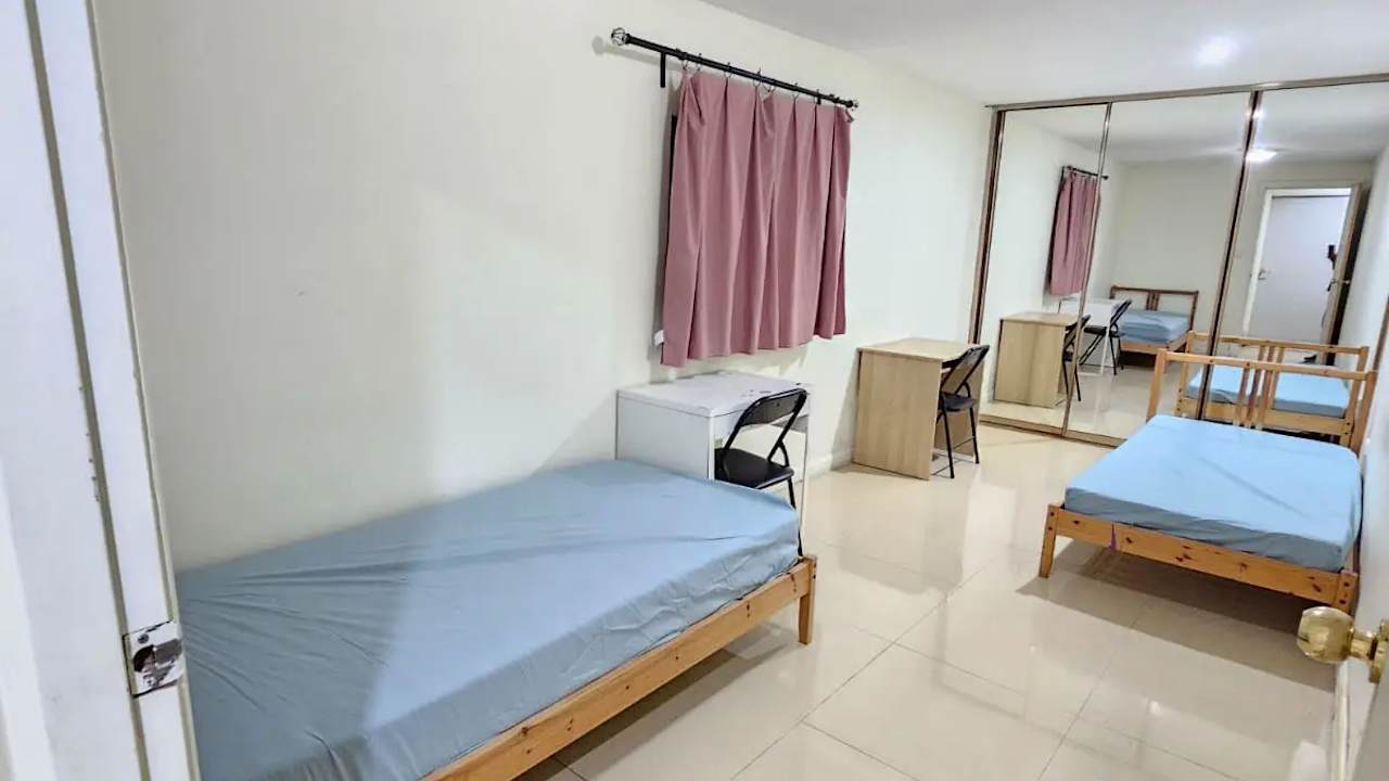 Furnished room in a share house