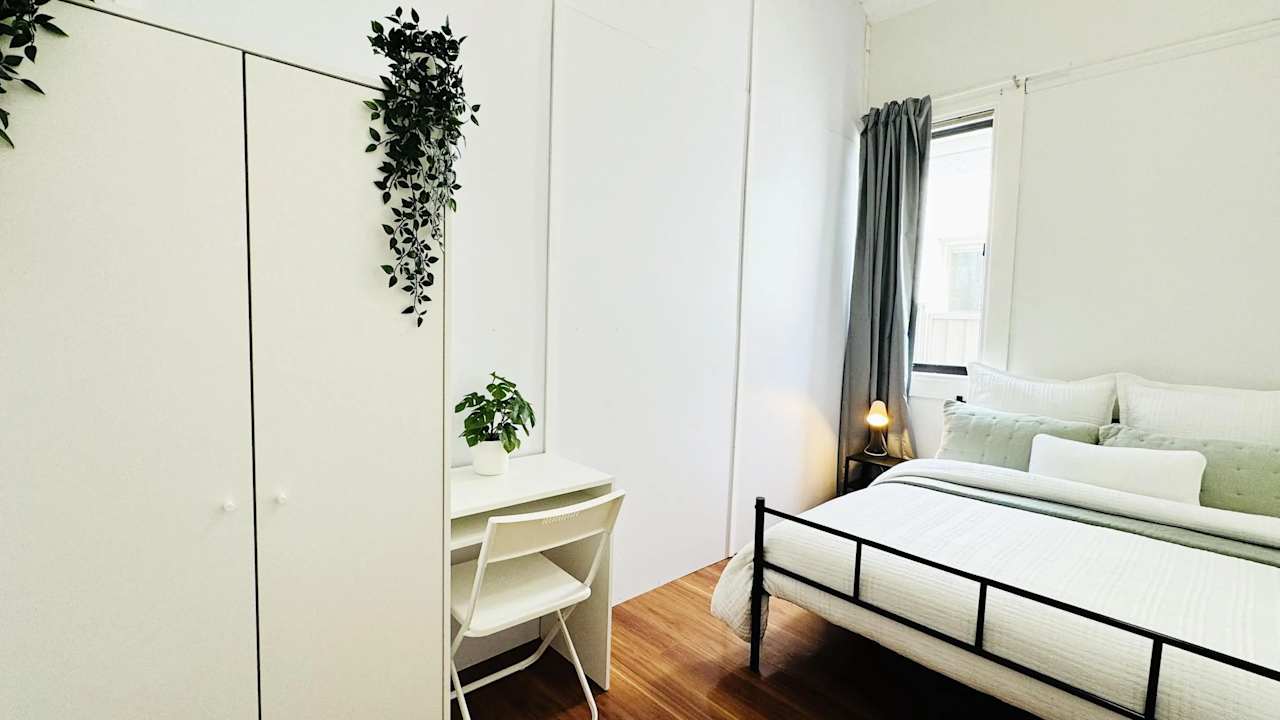 Furnished room in a flatshare